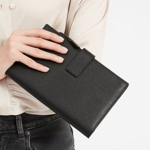 Everlane traveler wallet black leather like new
